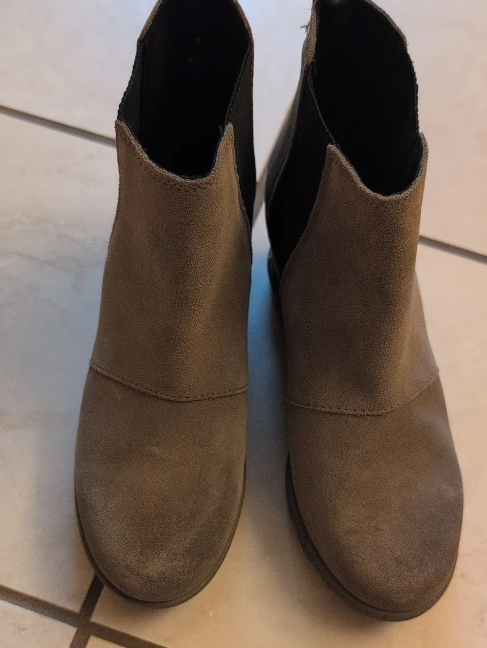 NWT Sorel Joan of Arctic Boots Gray Nubuck Chelsea Bootie Hidden Wedge Suede 8.5